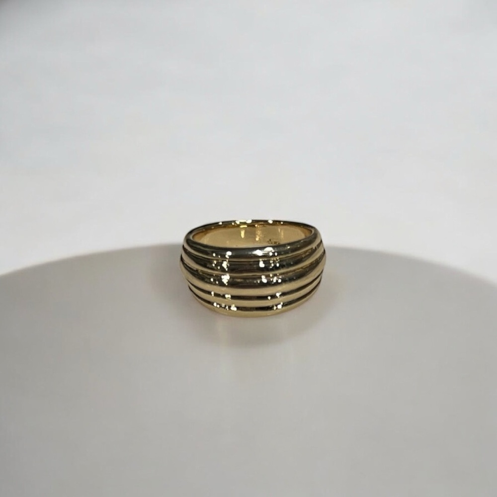 Elegant Gold Band Ring